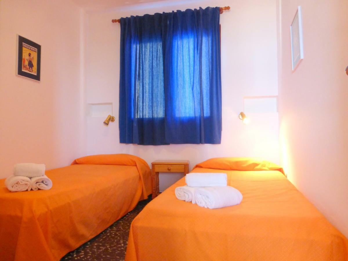 Rentalmar El Capitan Hospitalet De L'Infant Bagian luar foto