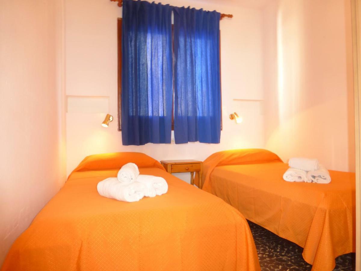 Rentalmar El Capitan Hospitalet De L'Infant Bagian luar foto